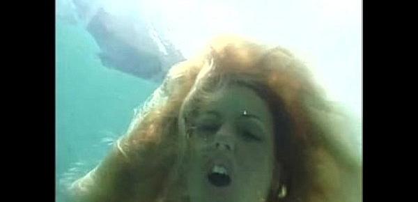  Robyn Foster loves to have Sex Underwater